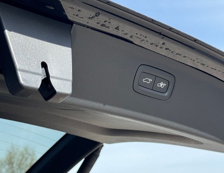 Volvo XC90 SUV / Terénní 2,0 l 335 kw