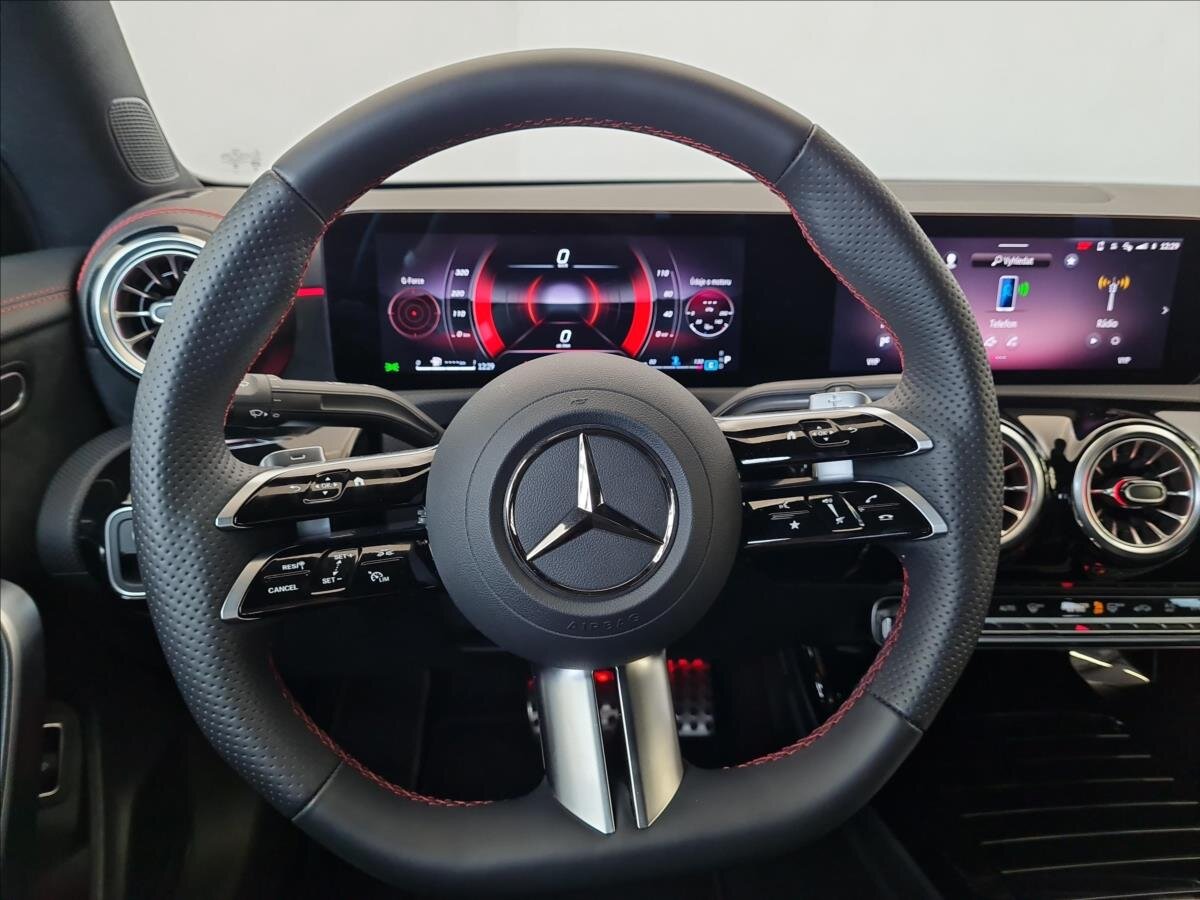 Mercedes-Benz CLA Sedan 2,0 l 110 kw