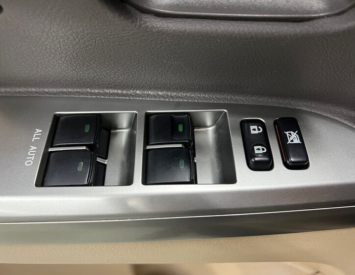 Toyota Land Cruiser 25