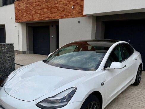 Tesla Model 3 Sedan / Limuzína 0,0 239 kw
