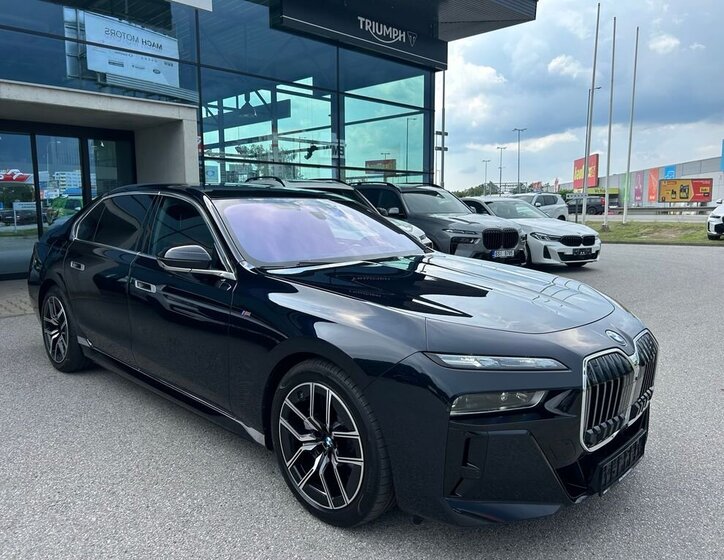BMW i7 Sedan / Limuzína 0,0 400 kw