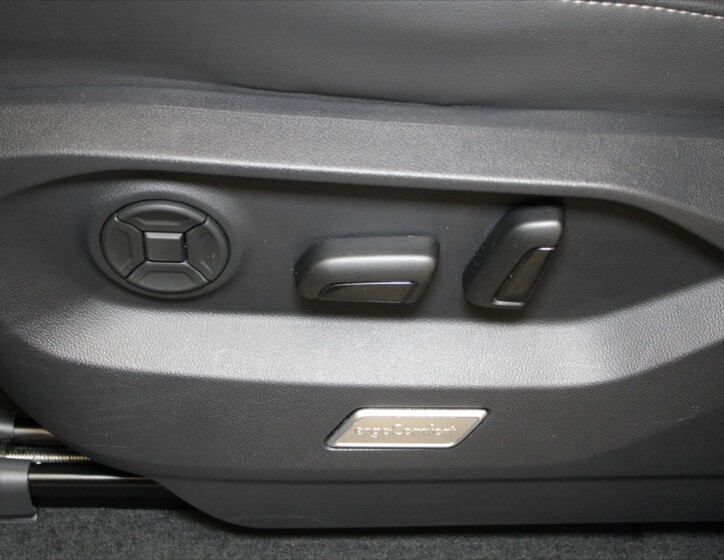 Volkswagen Touareg 25