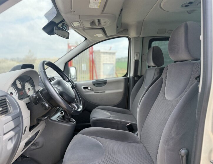 Peugeot Expert MPV 2,0 l 120 kw