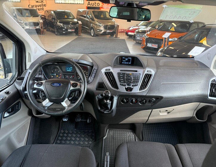 Ford Tourneo Custom 13