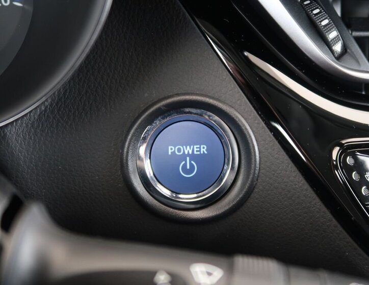 Toyota C-HR SUV 1,8 l 72 kw