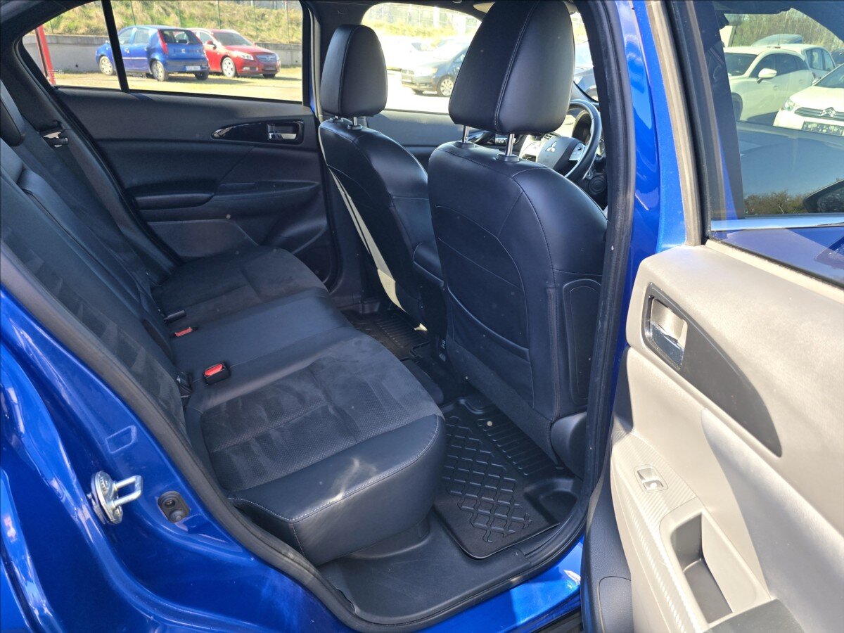 Mitsubishi Eclipse Cross CUV / Crossover 2,4 l 72 kw