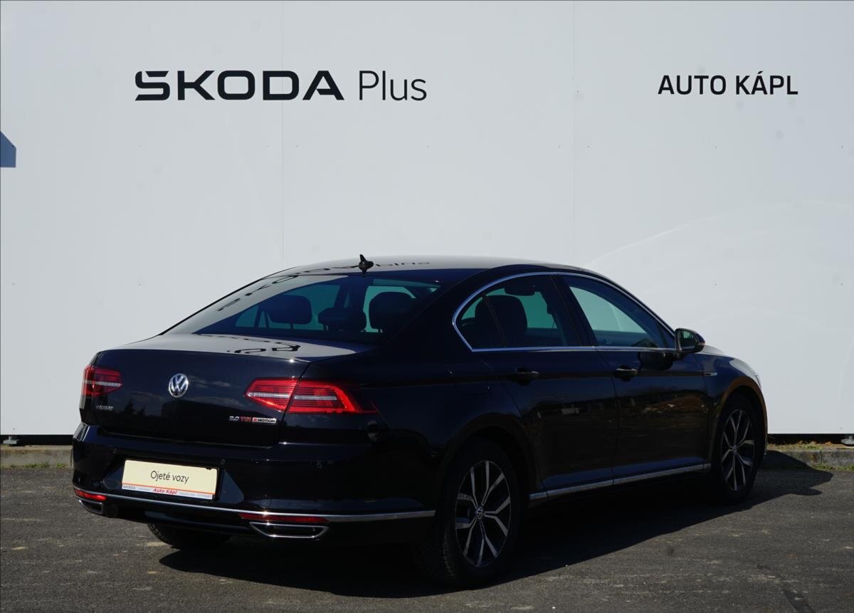 Volkswagen Passat Sedan / Limuzína 2,0 l 176 kw