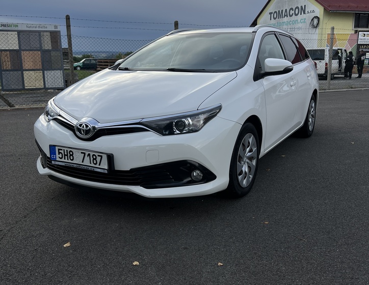 Toyota Auris 11
