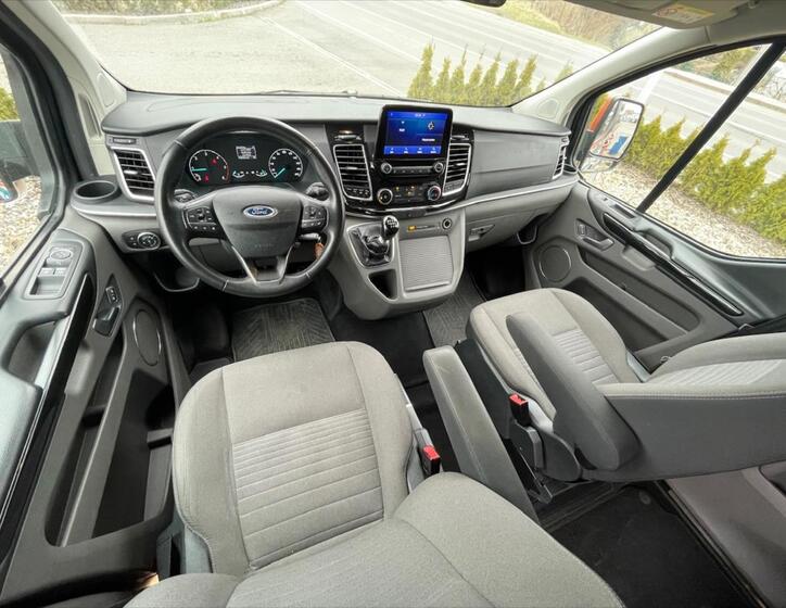 Ford Tourneo Custom 10