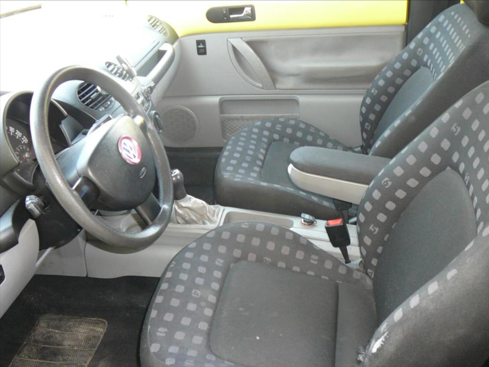 Volkswagen New Beetle 8