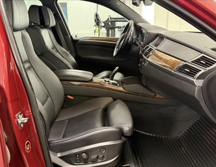 BMW X6 SUV 3,0 l 225 kw