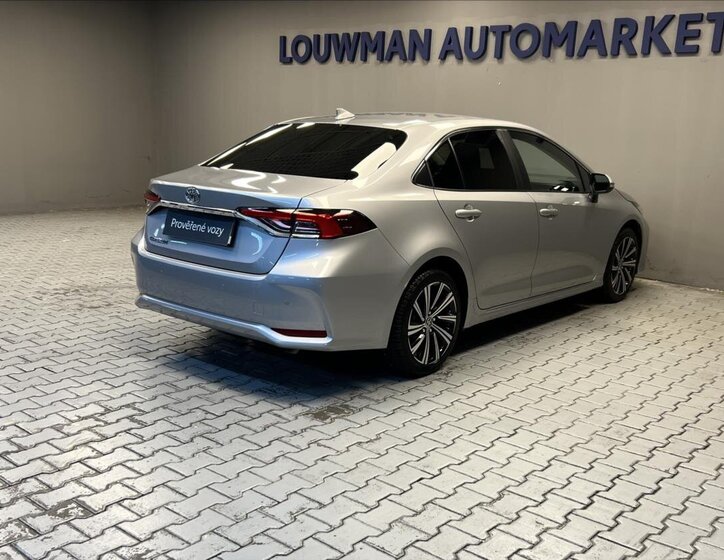 Toyota Corolla Sedan 1,5 l 92 kw