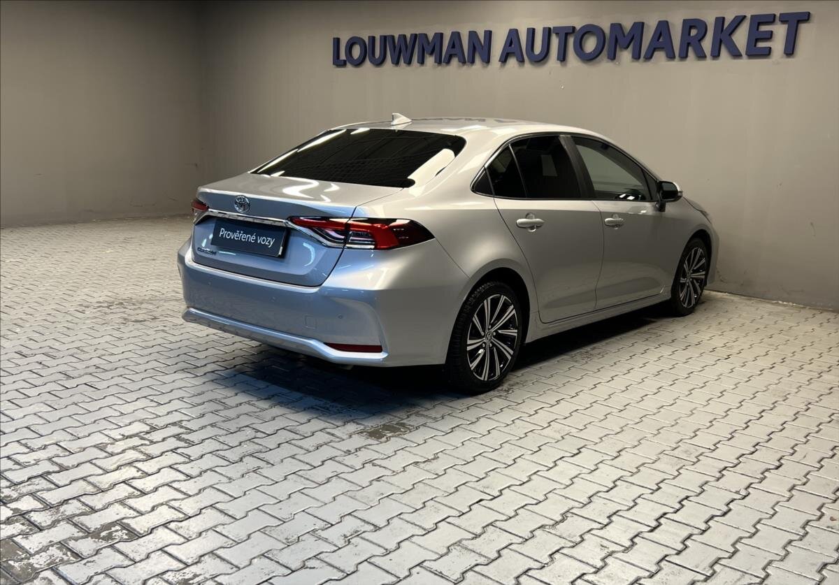 Toyota Corolla Sedan 1,5 l 92 kw