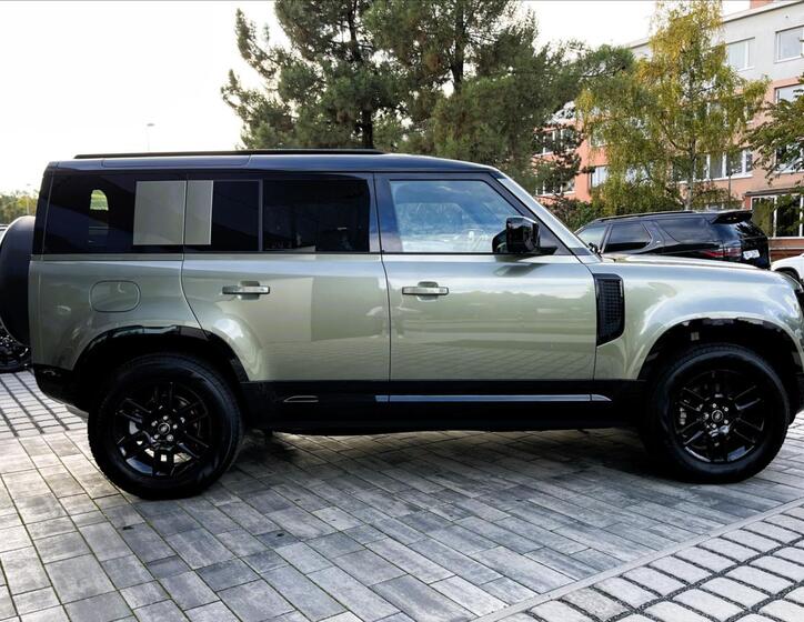 Land Rover Defender 12