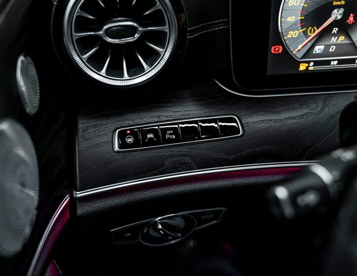 Mercedes-Benz Třídy E 8