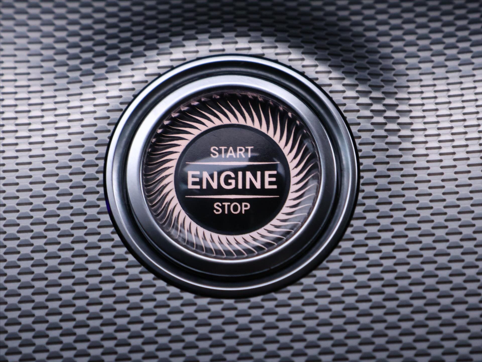 Mercedes-Benz Třídy E Sedan 2,0 l 143 kw