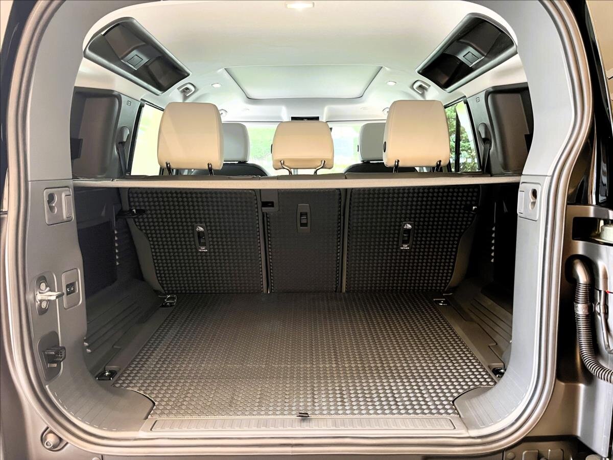 Land Rover Defender SUV 3,0 l 183 kw