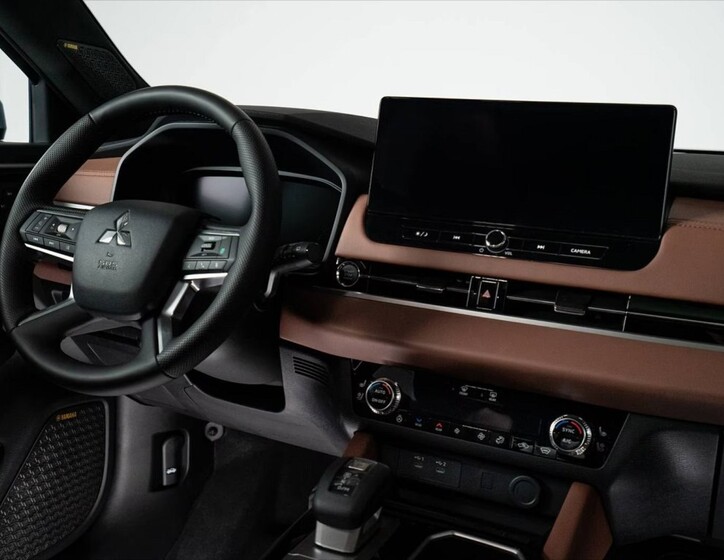 Mitsubishi Outlander 4