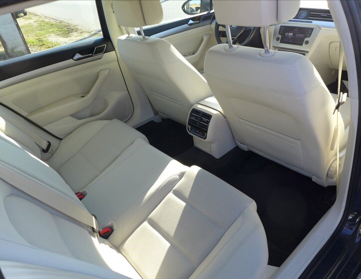 Volkswagen Passat Kombi 1,6 l 88 kw