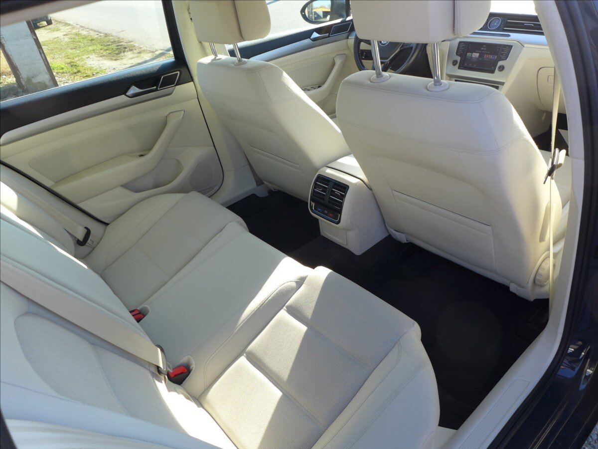 Volkswagen Passat Kombi 1,6 l 88 kw