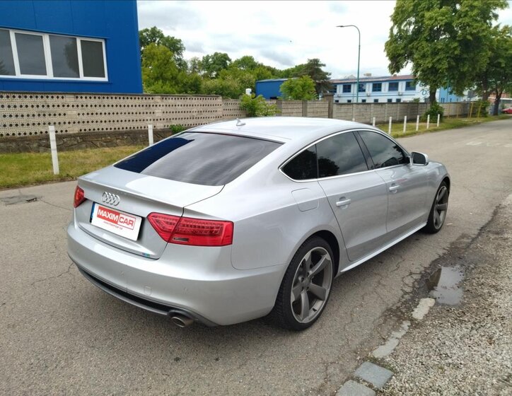 Audi A5 4