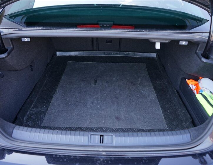 Volkswagen Passat Sedan / Limuzína 2,0 l 176 kw