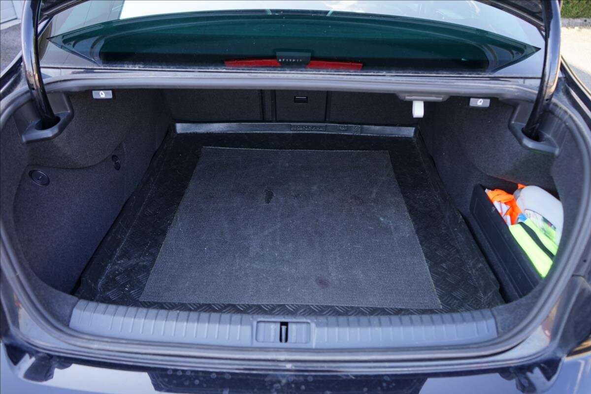 Volkswagen Passat Sedan / Limuzína 2,0 l 176 kw