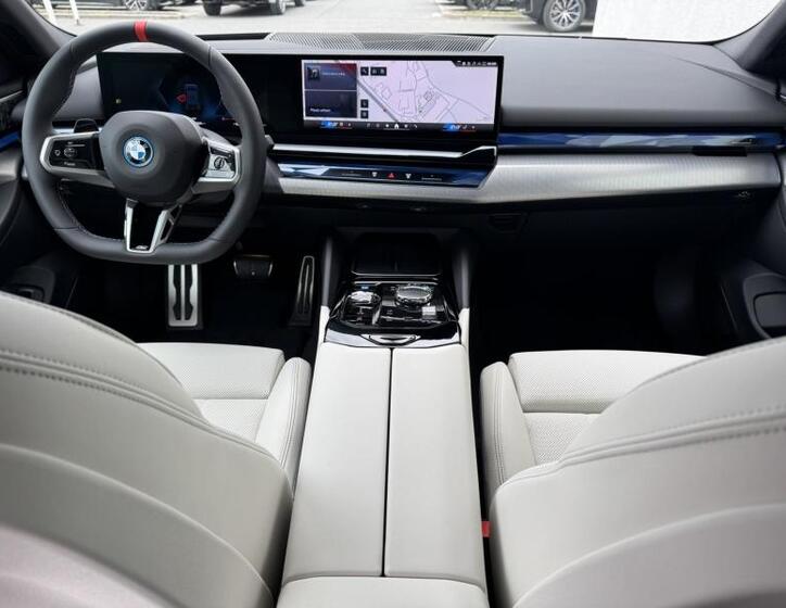 BMW i5 8