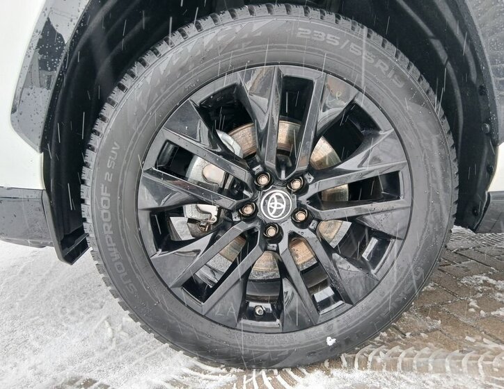 Toyota RAV4 SUV 2,5 l 131 kw