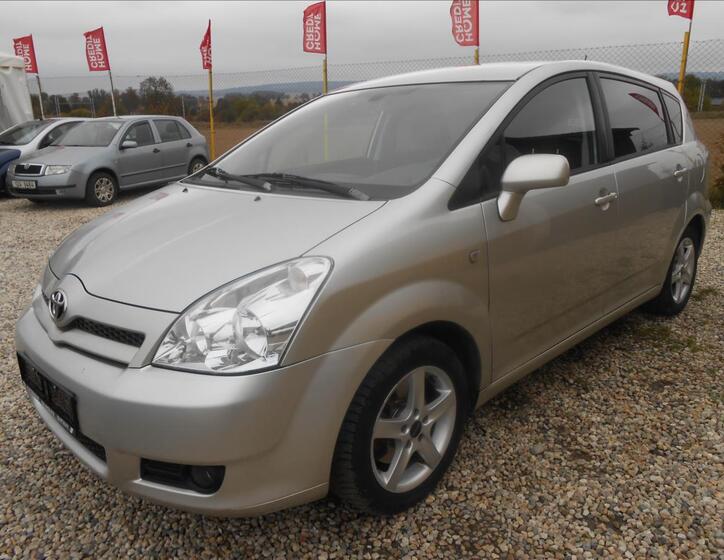 Toyota Corolla Verso 1