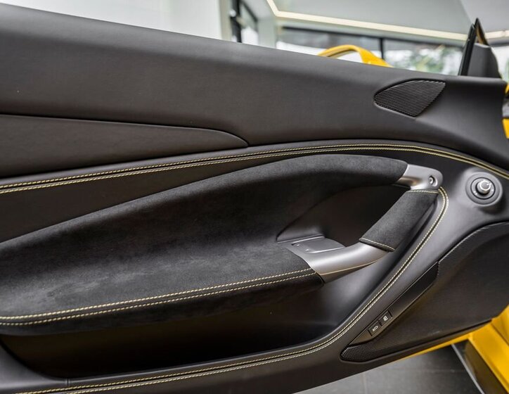 Ferrari Ostatní Kabriolet 3,9 l 530 kw