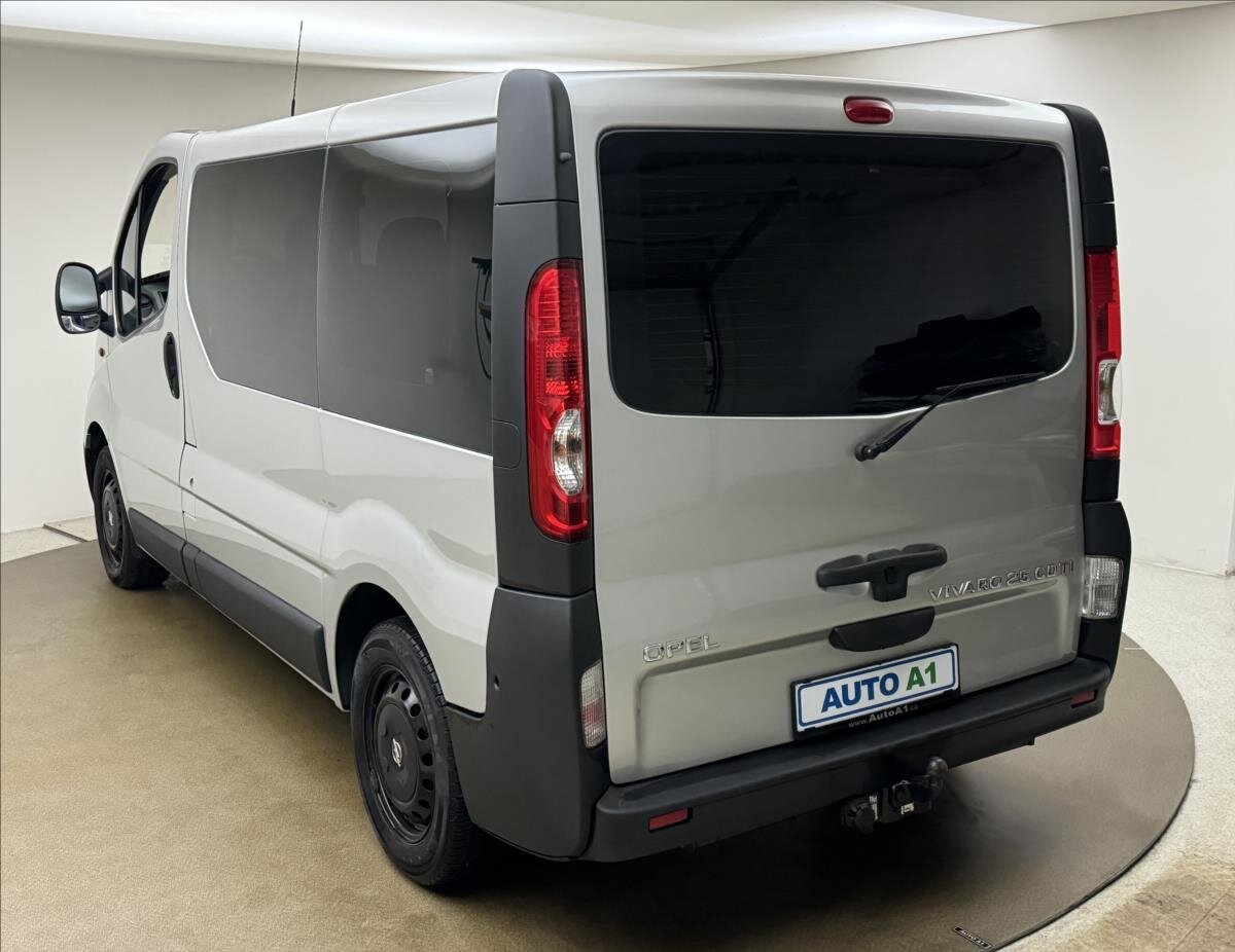 Opel Vivaro Kombi 2,5 l 107 kw