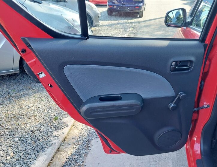 Suzuki Splash Hatchback 996,0 48 kw