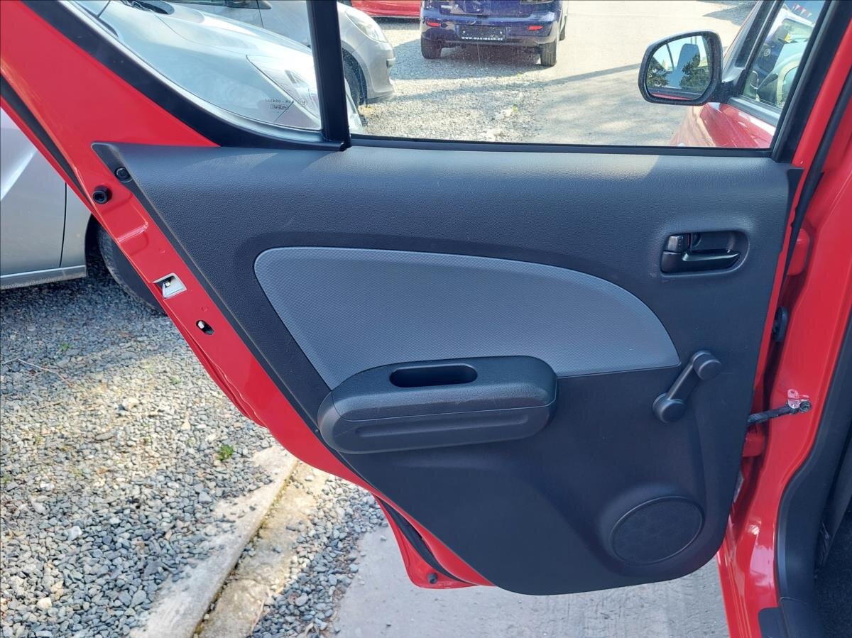 Suzuki Splash Hatchback 996,0 48 kw