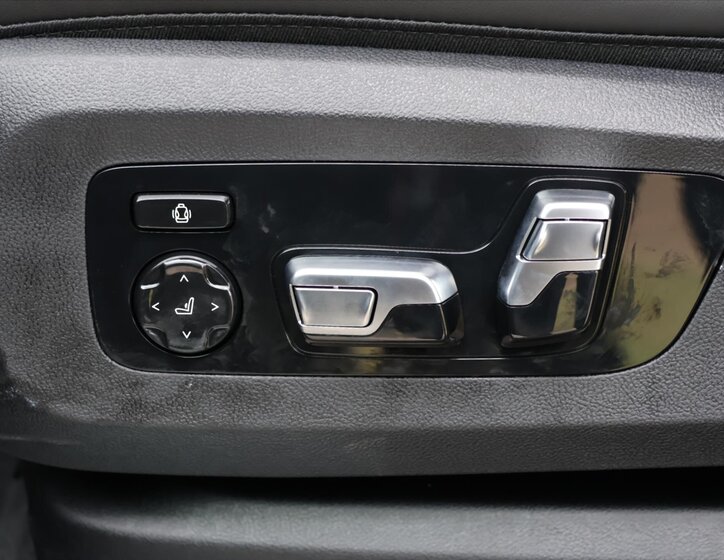 BMW X7 SUV / Terénní 3,0 l 259 kw