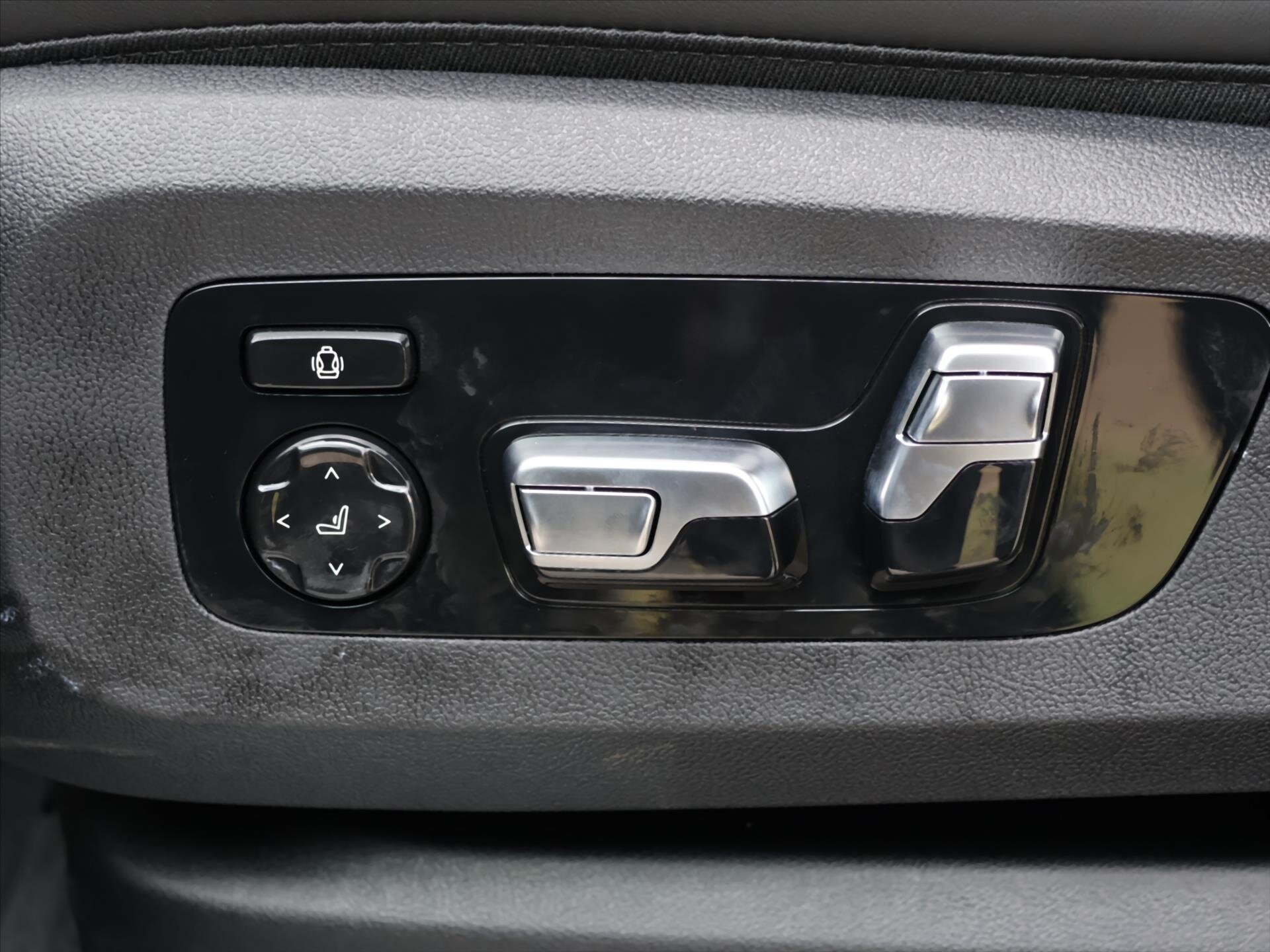 BMW X7 SUV / Terénní 3,0 l 259 kw