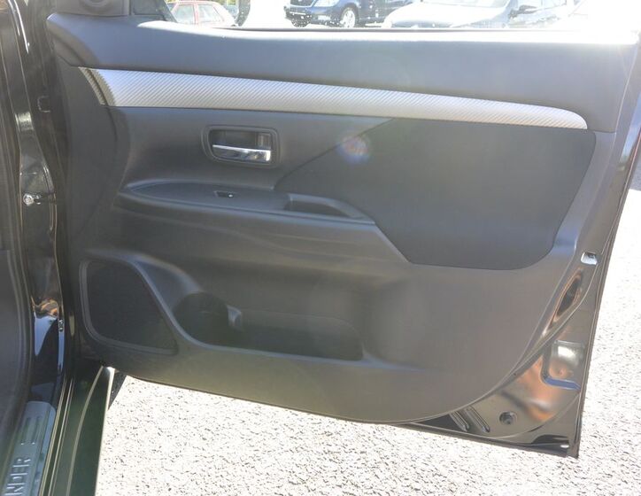 Mitsubishi Outlander 33