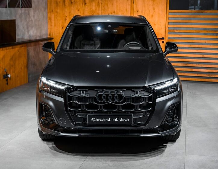 Audi Q7 4