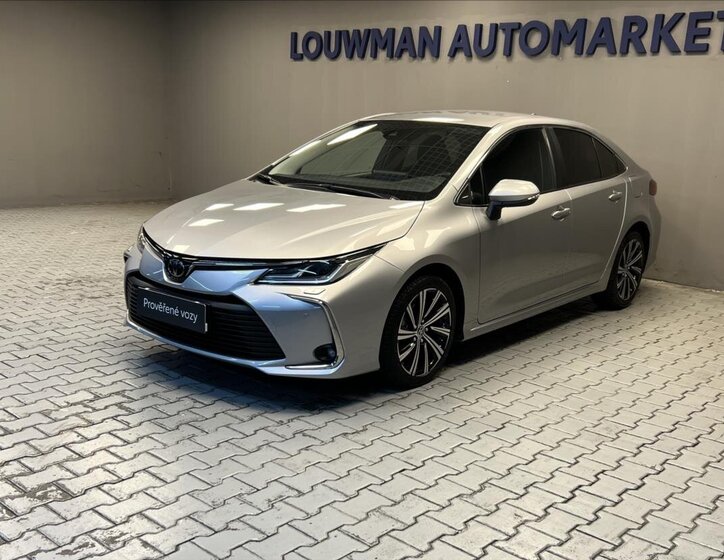 Toyota Corolla Sedan 1,5 l 92 kw