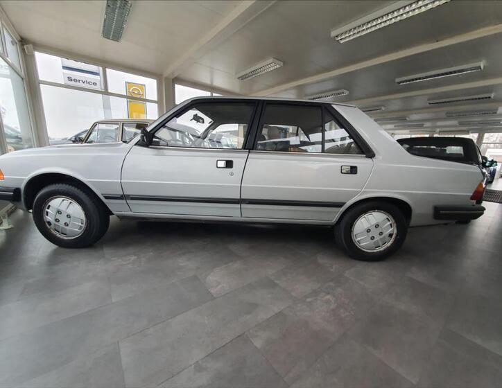 Peugeot 305 1