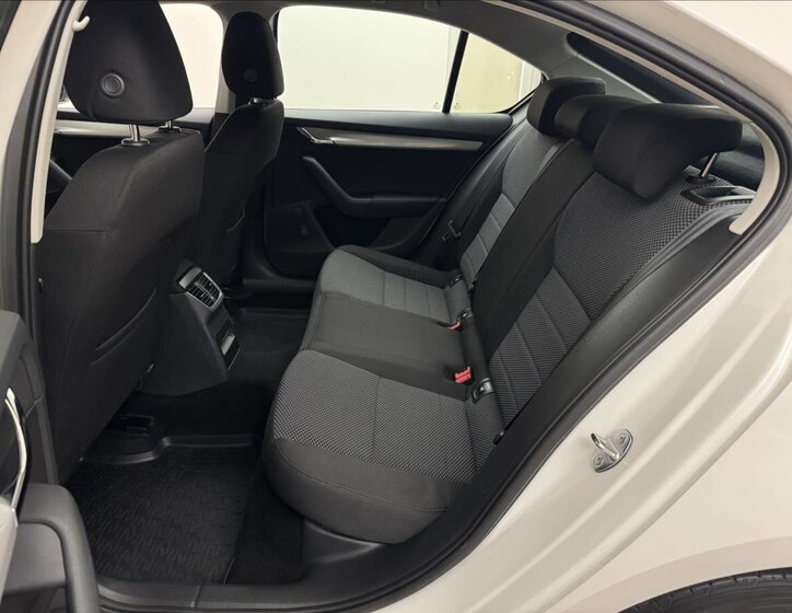 Škoda Octavia Sedan / Limuzína 1,6 l 77 kw