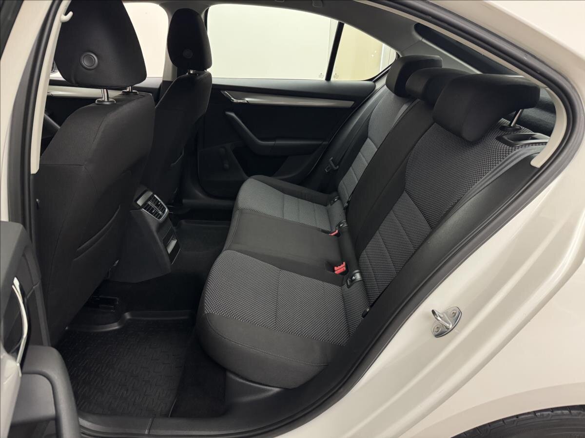 Škoda Octavia Sedan / Limuzína 1,6 l 77 kw