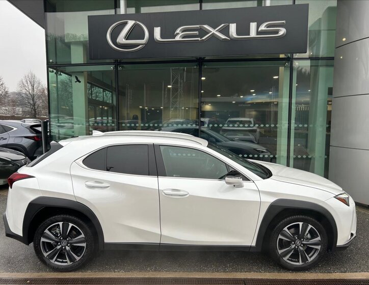 Lexus UX 300h SUV / Terénní 2,0 l 146 kw