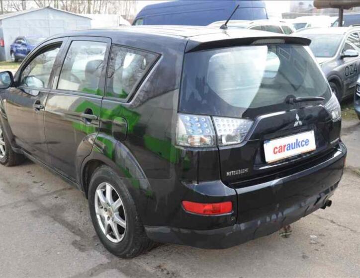 Mitsubishi Outlander 6