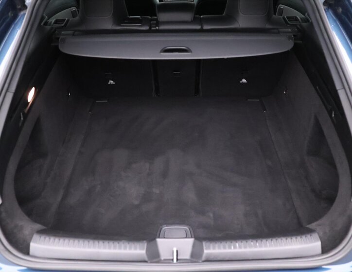 Mercedes-Benz CLA Kombi 2,0 l 225 kw