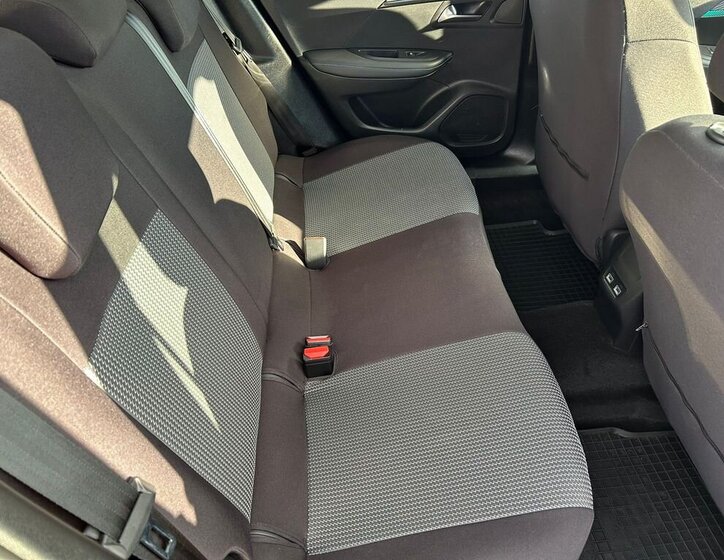 Peugeot 2008 SUV 1,2 l 74 kw