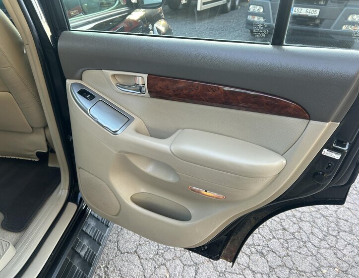 Toyota Land Cruiser 50