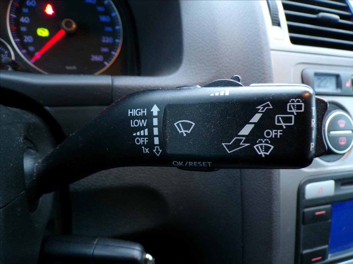 Volkswagen Touran Kombi 1,4 l 103 kw