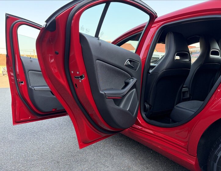 Mercedes-Benz Třídy A Hatchback 1,6 l 90 kw