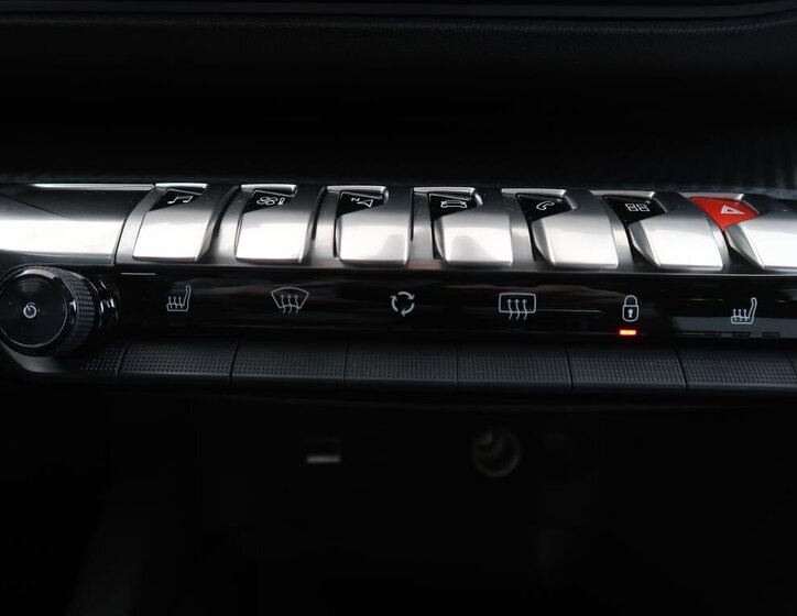 Peugeot 5008 SUV 1,2 l 96 kw